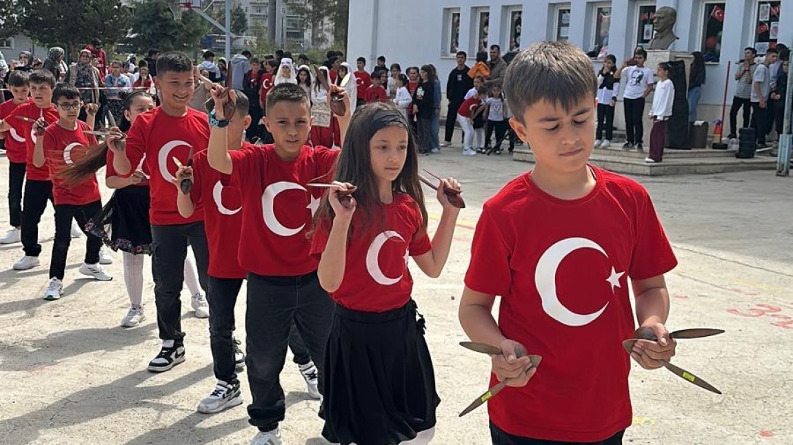 23 NİSAN ULUSAL EGEMENLİK VE ÇOCUK BAYRAMI OKULUMUZDA COŞKUYLA KUTLANDI