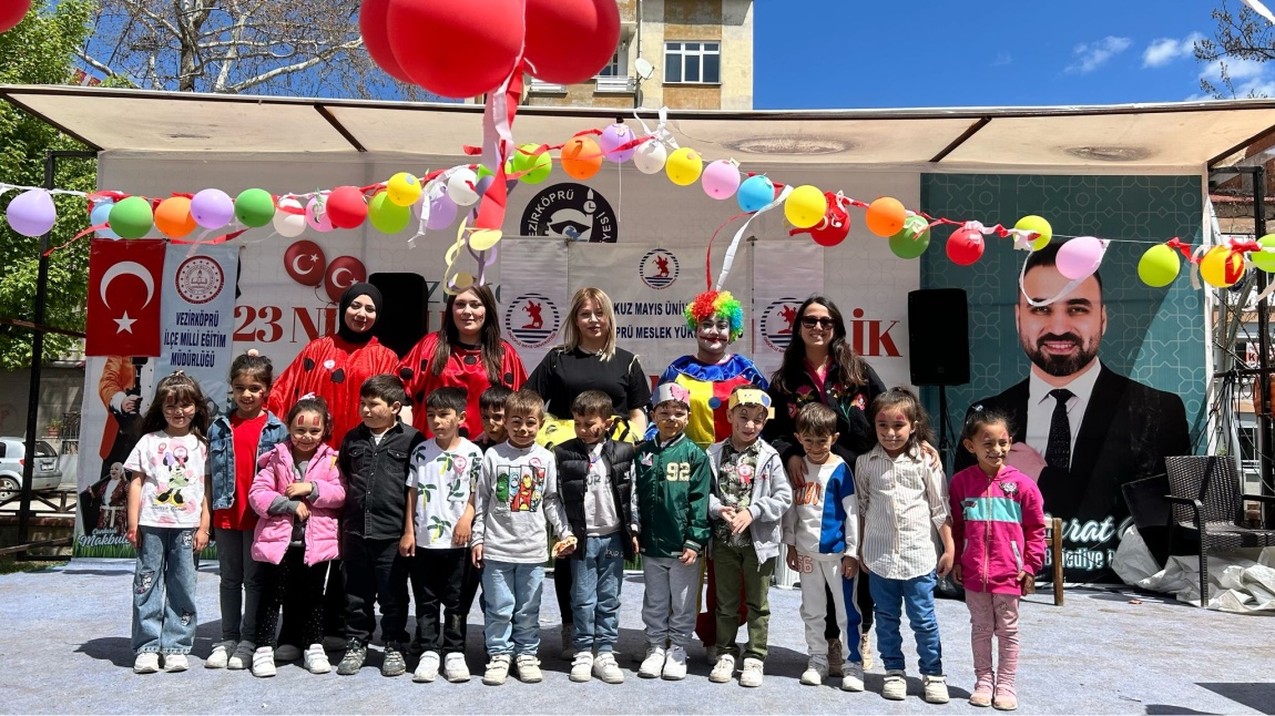 23 NİSAN ÇOCUK ŞENLİĞİ KAPSAMINDA OKULUMUZ ANASINIFI ÖĞRENCİLERİ ÇOCUK ŞENLİĞİNDE