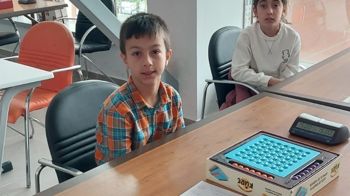 ÖĞRENCİMİZDEN ZEKA OYUNLARI TURNUVASINDA BÜYÜK BAŞARI
